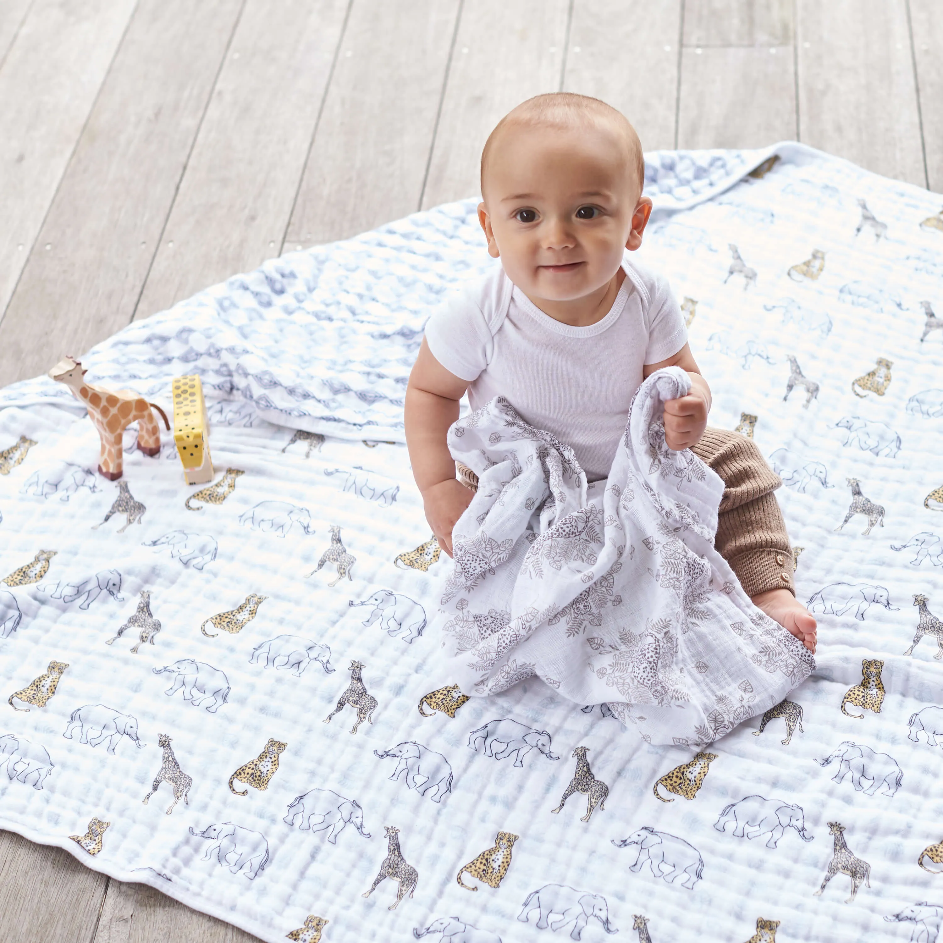 aden   anais Boutique Dream Blanket (Jungle)